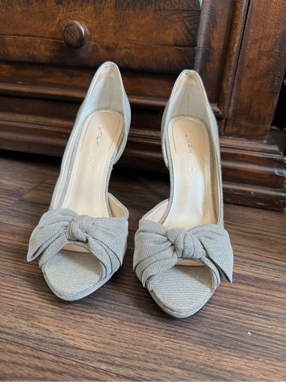 NWOT Caparros Women's Peep-Toe Bow Knot Pump in Silver